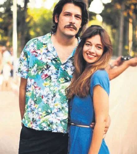 Defne Samyeli'nin 17 yaşındaki kızı Derin, liseyi bitirdi: Kıyafeti olay oldu-3