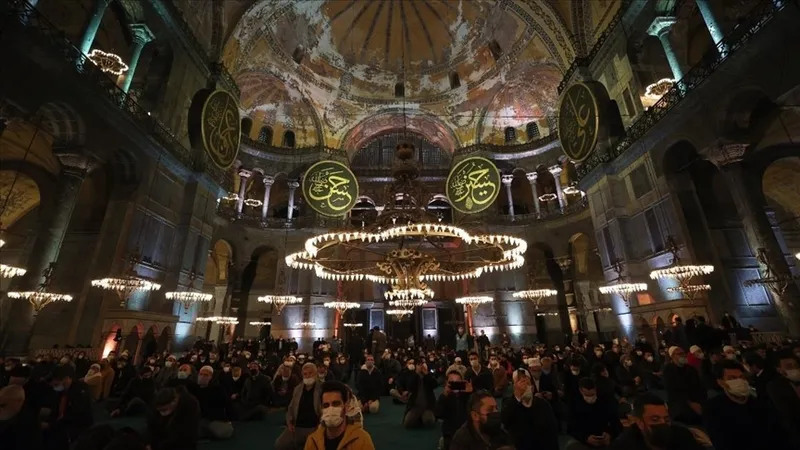 mirac-kandili-nedir-mirac-kandili-gecesi-ne-oldu-neler-yasandi-1737904499399.jpg MİRAÇ GECESİ DUASI! Miraç Kandili Gecesi ne oldu? İsitğfar duası TÜRKÇE okunuşu-5