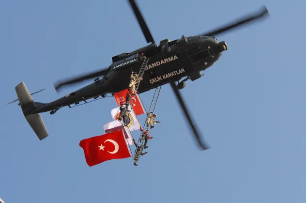 JÖAK'tan nefes kesen Cumhuriyet gösterisi