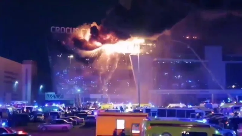 Moskova'da konser salonuna silahlı saldırı: Çok sayıda ölü var! Bomba iddia: "ABD ve İngiltere önceden biliyordu" | Gözaltına alındılar-6