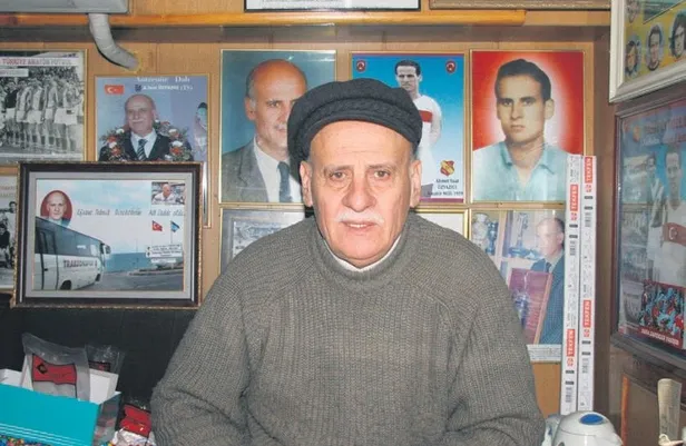 turk-futbolunun-efsanesi-ahmet-suat-ozyazici-son-yolculuguna-ugurlandi-hem-buyuk-antrenor-hem-filozoftu-1676851099498.jpeg Türk futbolunun efsanesi Ahmet Suat Özyazıcı son yolculuğuna uğurlandı: "Hem büyük antrenör hem filozoftu"-2