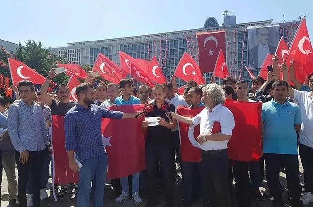 İşten çıkarılanlar İBB önünde açıklama yaptı: Kılıçdaroğlu verdiği sözü tutsun