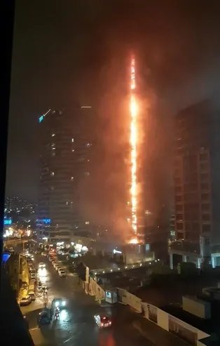 Kadıköy'de 24 katlı binada yangın! Lüks rezidans alev alev yandı! Yangının çıkış nedeni belli oldu