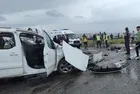Sivasta feci kaza! Vinçle çarpışan otomobilde baba-oğul öldü: 4 kişi yaralandı
