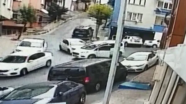 istanbul-sislide-dehset-anlari-aracla-onunu-kestigi-kisiye-kursun-yagdirdi-1633845638710.jpg İstanbul Şişli'de dehşet anları! Araçla önünü kestiği kişiye kurşun yağdırdı-9
