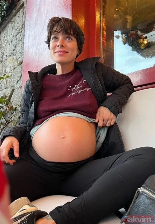 Özge Özpirinçci'den hamilelik pozları! O kareler ilk kez ortaya çıktı görenler hayran kaldı: "Zaman nasıl geçti inanamıyorum" - 6