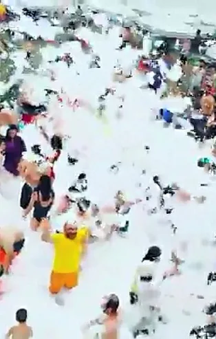 Köpük değil koronavirüs partisi! Bu kez yer Çayeli