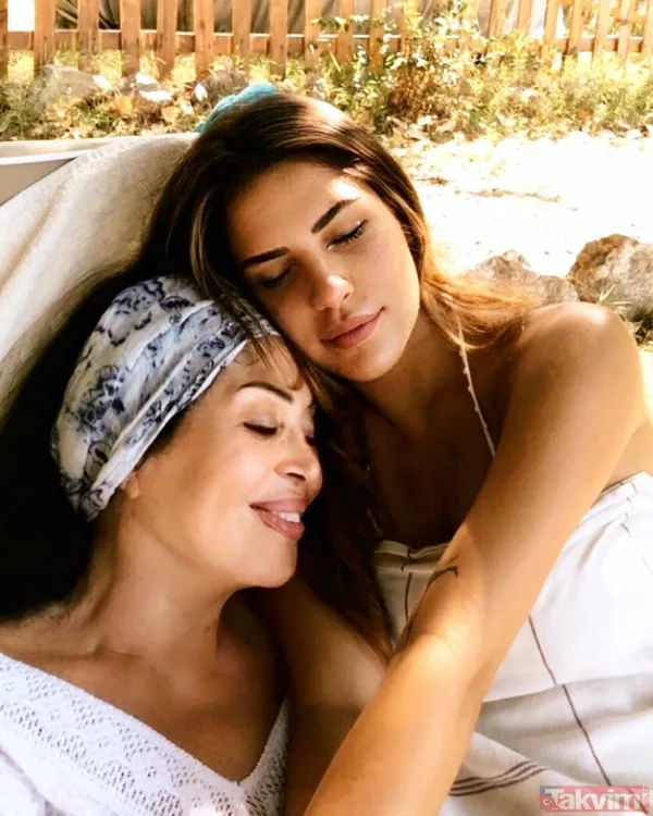 Yeşilçam yıldızı Türkan Şoray’ın kızına bakın! Yağmur Ünal dantelli geceliğiyle yatak odasından paylaştı doğal güzelliği dikkat çekti - 1