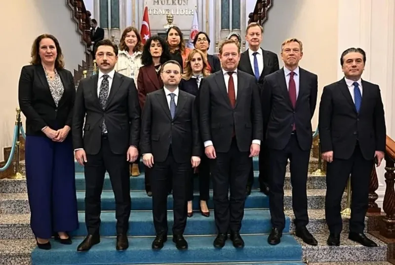 bakan-gurlek-hollandali-mevkidasi-weel-ile-gorustu-sehit-savci-kirazin-katili-dhkp-cli-musa-asoglu-ve-217-feto-1775078745881.jpeg Bakan Gürlek Hollandalı mevkidaşı Weel ile görüştü: Şehit Savcı Kiraz’ın katili DHKP-C'li Musa Aşoğlu ve 217 FETÖ'cü için iade talebi-2