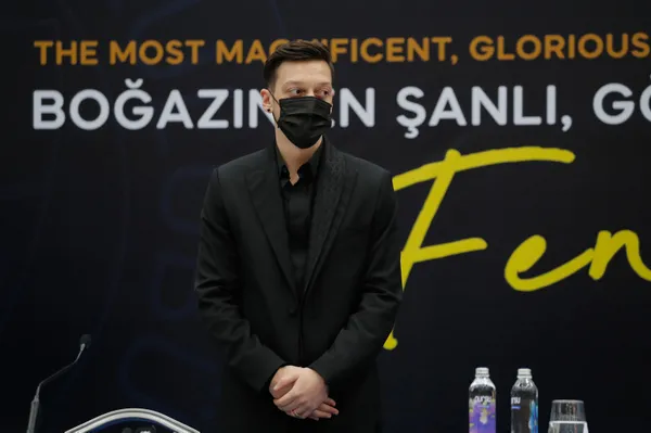 mesut-ozilin-fenerbahceye-transferi-dunya-basininda-almanlar-mesutun-donmemesini-icerledi-1611828212811.jpg