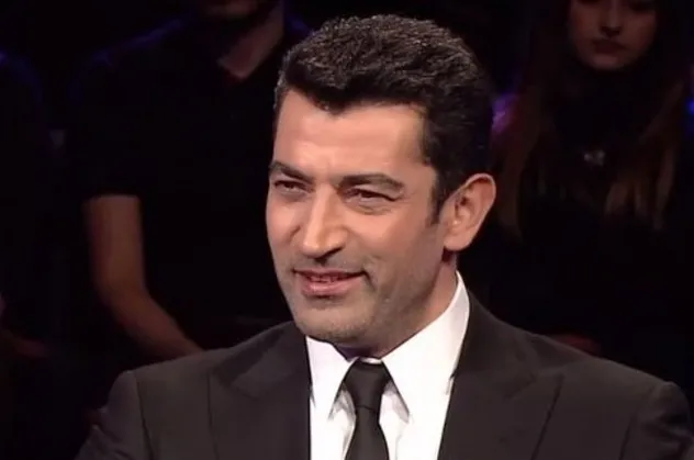 Dur işaretinin mucidi olanve polisler için trafik yönetmeliği el kitabını yazan William Phelps Eno için hangi bilgi doğrudur?
