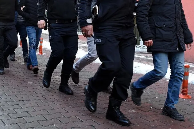 İzmir'de kumarhane baskını: 47 gözaltı