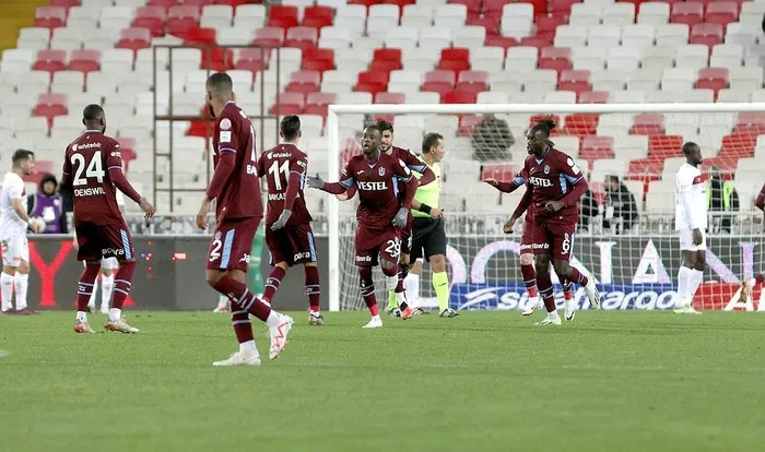 sivasspor-3-3-trabzonspor-mac-sonucu-1701112292983.jpeg Sivasspor 3-3 Trabzonspor | MAÇ SONUCU-6