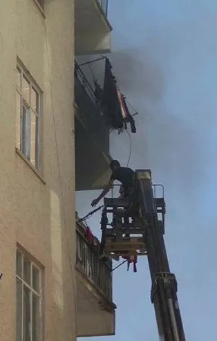 Ankara'da iş makinesiyle 60 kişiyi kurtardı