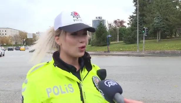 Kadın trafik polisleri Ankara'nın kalbinde trafik düzenini sağlıyor!
