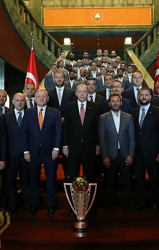 Başkan Erdoğan şampiyon Başakşehir'i kabul etti