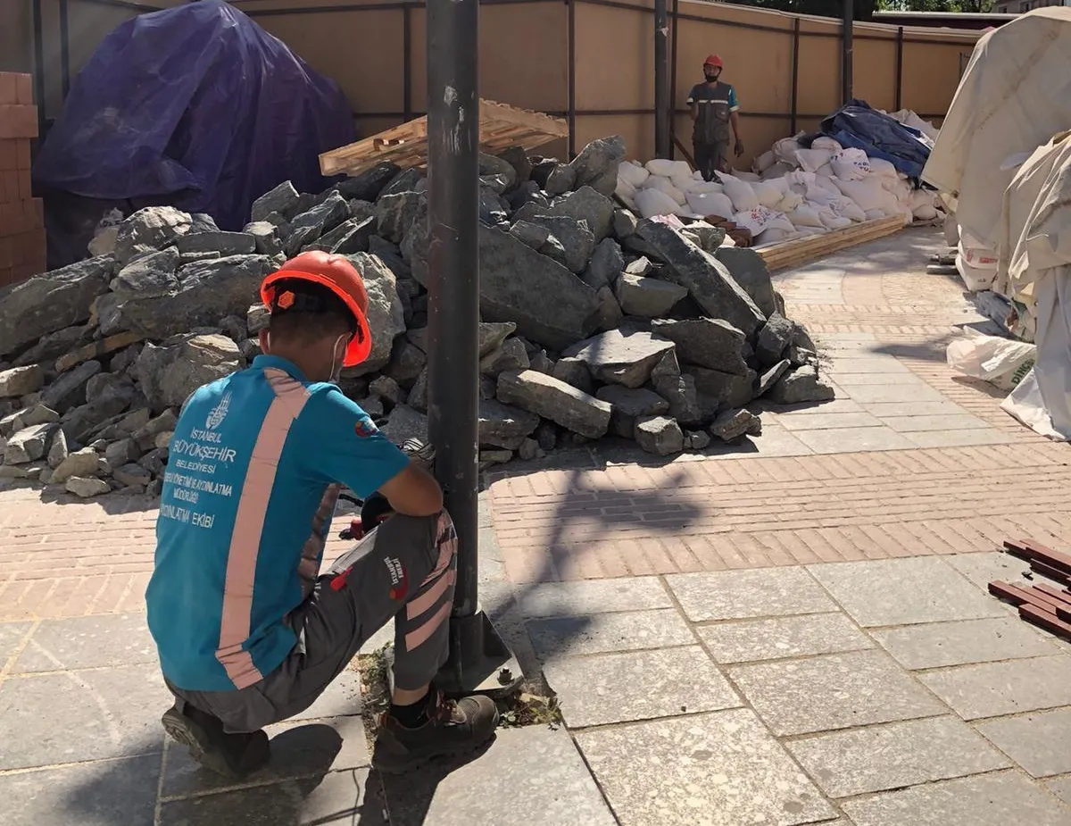 Kendi çalışmıyor çalışana da izin vermiyor