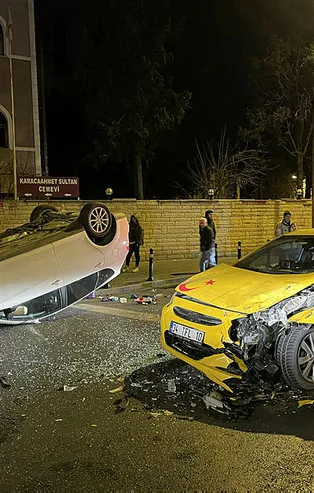 Üsküdar'da kontrolden çıkan otomobil takla attı!