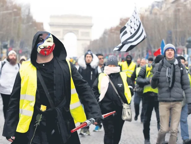 Fransa'da sarı yelekliker durmak bilmiyor!-2