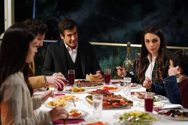 kalp-yarasi-24-bolum-fragmanina-aysenin-sitemi-damga-vurdu-yakisiyor-mu-sana-insanlarin-evini-basip-adam-dovmek-1638917017898.jpg Kalp Yarası 24. bölüm fragmanına Ayşe’nin sitemi damga vurdu: Yakışıyor mu sana insanların evini basıp adam dövmek?-6