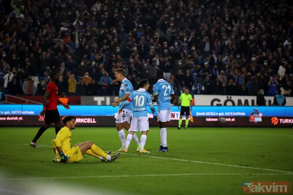 Trabzonspor - Gaziantep FK maçında ilginç olay! Arda Akbulut kaleye geçince Muhammet Taha Tepe maça motosikletle yetişti - 28