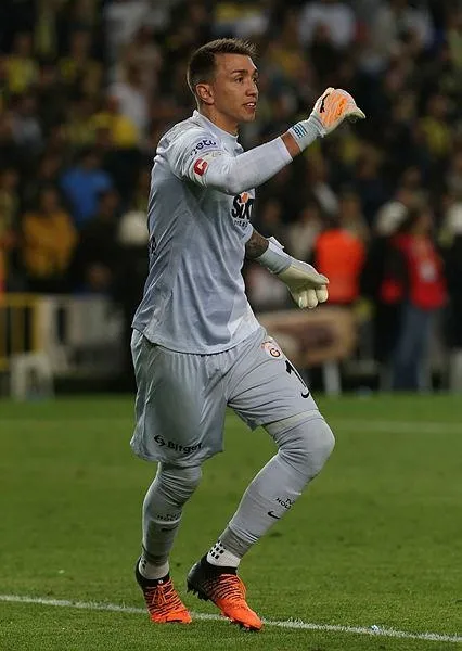 galatasaray-47-milyon-euroya-mal-olan-genclik-operasyonun-sonu-husranla-bitti-1650411841956.jpeg Galatasaray 47 milyon Euro'ya mal olan gençlik operasyonun sonu hüsranla bitti-3