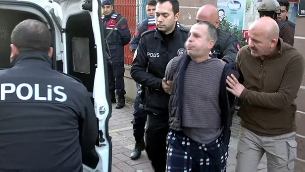 Antalya'nın Konyaaltı ilçesinde "Koronalıyım" diyip polise tüküren kişi tutuklandı-2