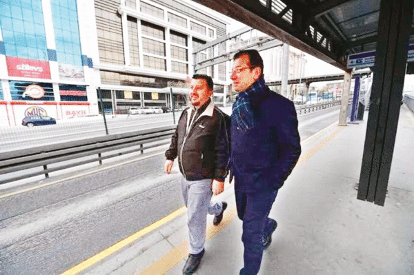 ekrem-imamoglu-secim-donemi-metrobuste-video-cektigi-bahattin-cagrisi-13-bin-lira-maasla-ise-almis-1629803113430.jpg Ekrem İmamoğlu'nun, seçim dönemi metrobüste video çektiği Bahattin Çağrış'ı 13.000 TL maaşa bağladığı ortaya çıktı-6