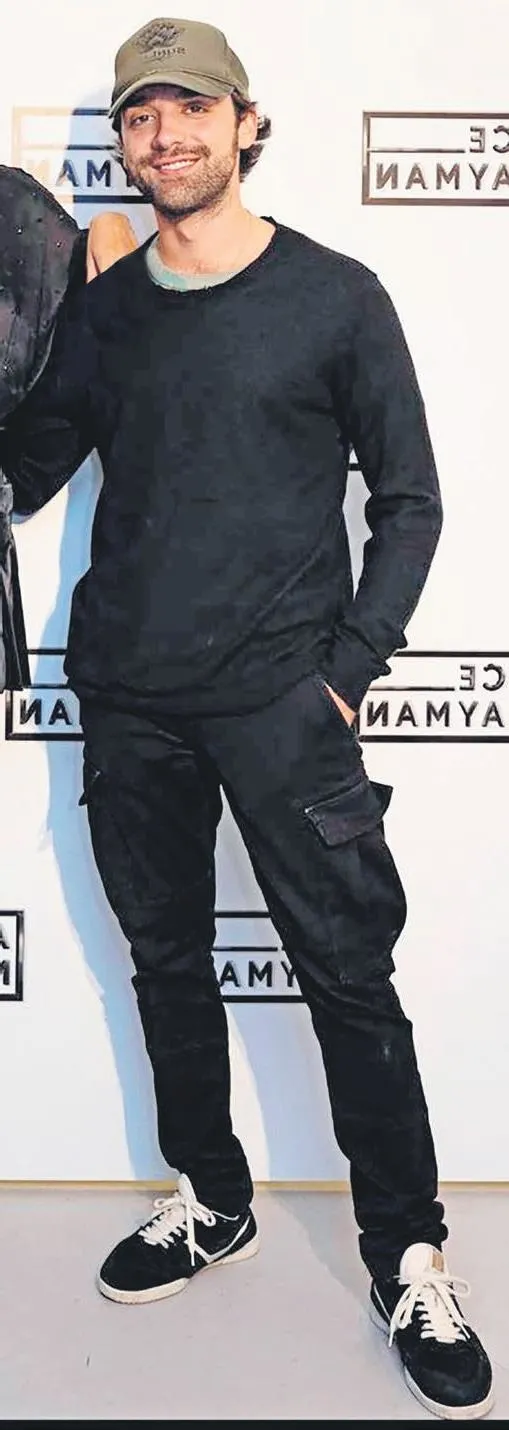 berrak-tuzunatac-sag-gosterip-sol-vurdu-tuzunatac-orfeo-cetinle-fena-aska-geldi-1697326141536.jpeg Berrak Tüzünataç sağ gösterip sol vurdu! Tüzünataç, Orfeo Çetin’le fena aşka geldi-3