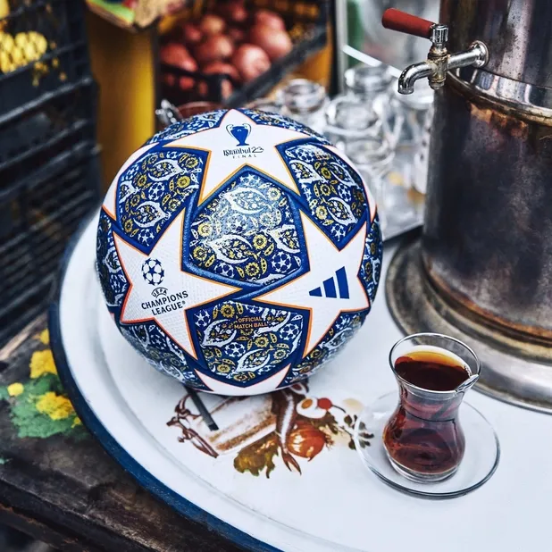 İstanbul'da oynanacak 2023 UEFA Şampiyonlar Ligi finalinin topu tanıtıldı!-2