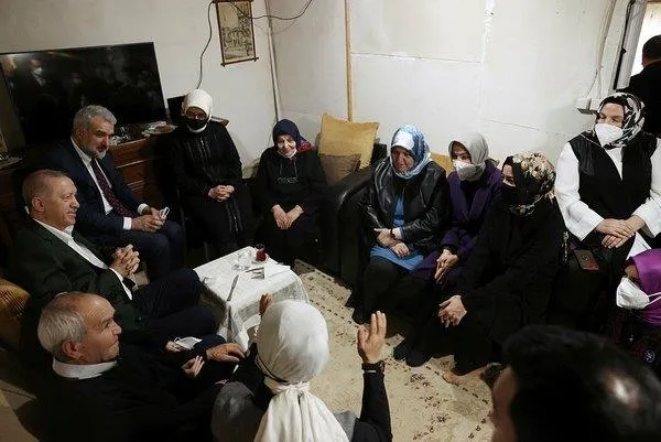 hatem-kurt-baskan-erdoganin-ziyaretini-bu-sozlerle-anlatti-liderimizin-buyuklugune-hassasiyetine-sahsiyetine-hayran-kaldik-1641065226801.jpeg Hatem Kurt, Başkan Erdoğan'ın ziyaretini bu sözlerle anlattı: "Liderimizin büyüklüğüne, hassasiyetine, şahsiyetine hayran kaldık"-5