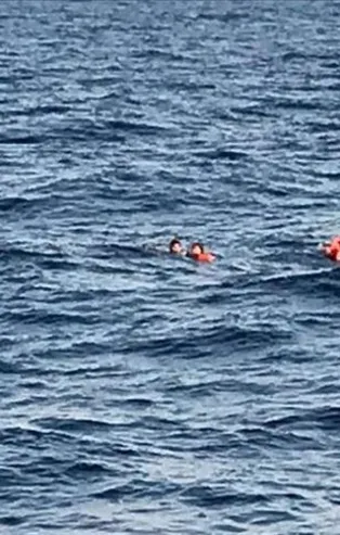 SON DAKİKA: İzmir'in Çeşme ilçesi açıklarında lastik botun batması sonucu 3 sığınmacı öldü