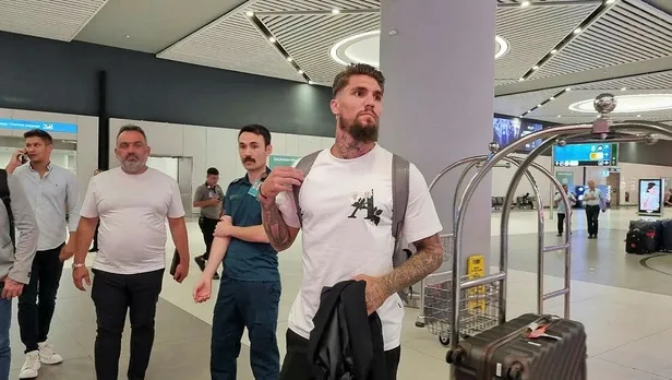 besiktasin-yeni-transferi-lyanco-istanbula-geldi-1689791713479.jpeg Beşiktaş'ın yeni transferi Lyanco, İstanbul'a geldi-3