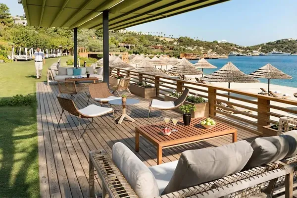 1 porsiyon kiraz 36 TL, 1 şişe su 16 TL...Bodrum beach'lerindeki kazık balık restoranlarına sıçradı-5