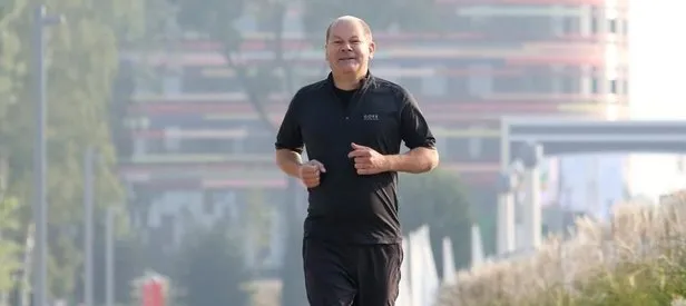 Scholz düşerek yaralandı