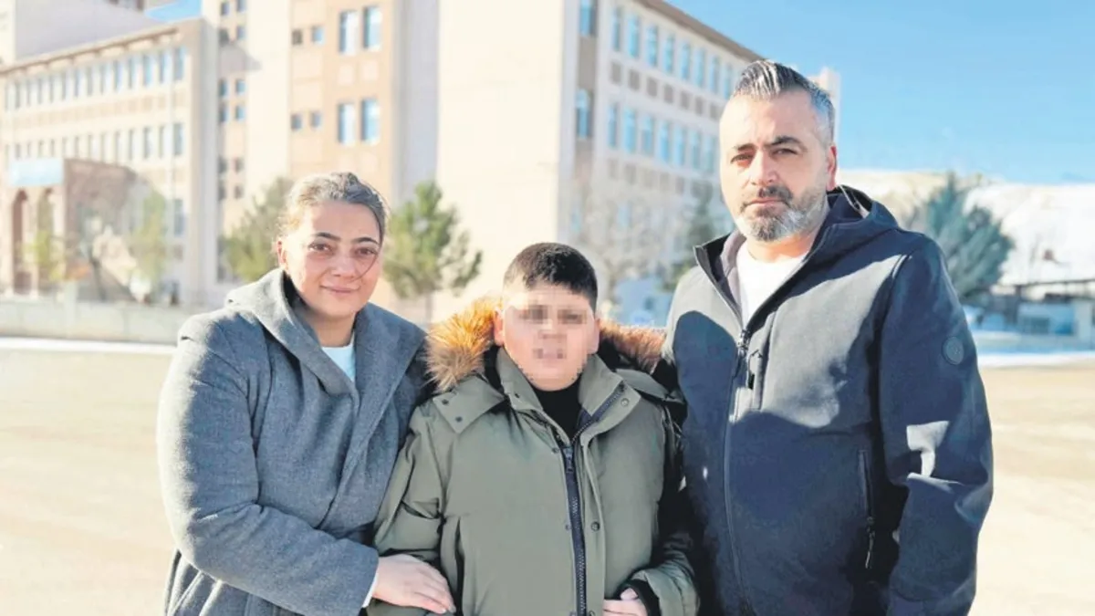 Öğretmen otizimli genci tekmeleyerek vücudunu morarttı! 'Öğretmenlik yapmasın'