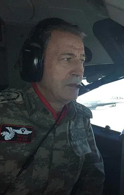 Komutanlar sınıra gitti