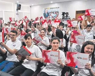 Paralel’i yıkan tören