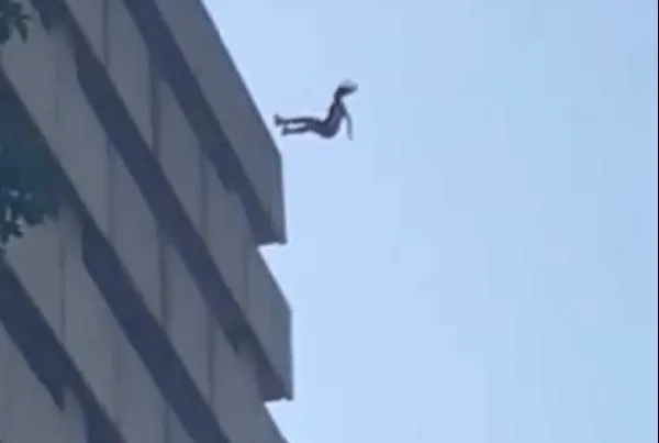 Otelin 16’ncı katından kendini boşluğa bıraktı