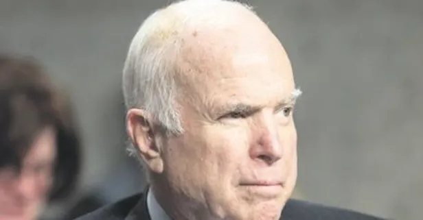 John McCain öldü