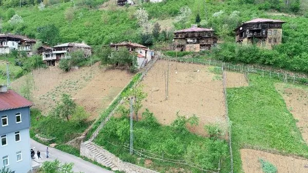 Trabzon'da komşuların 'inat merdivenleri' görenleri hayrete düşürüyor!-2