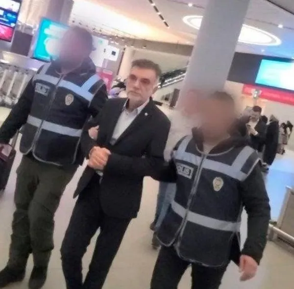 chpli-lutfu-savastan-ronesans-rezidansinin-mimarina-savunma-idealist-bir-insan-1676051837280.jpg CHP'li Lütfü Savaş'tan Rönesans rezidansının mimarına savunma: İdealist bir insan!-3