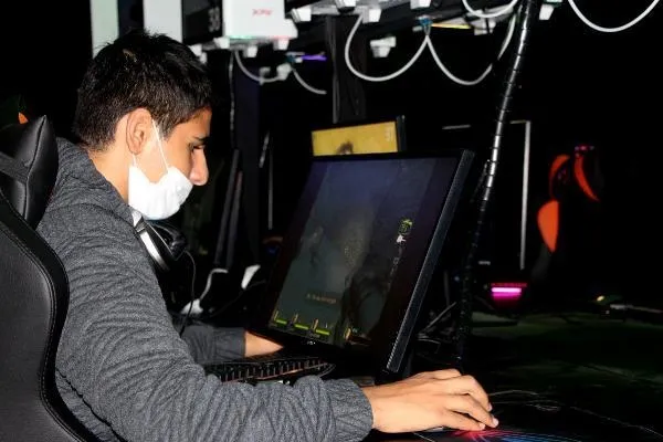 SON DAKİKA: Oyun oynayıp ayda 10 bin TL kazanan var! Kovid-19 e- Spora ilgiyi arttırdı-6