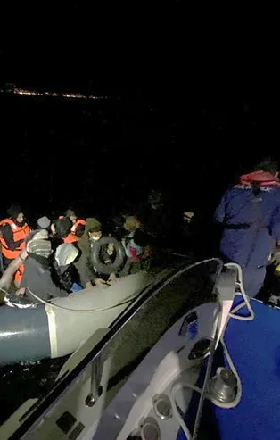 Son dakika: İzmir açıklarında 92 kaçak göçmen kurtarıldı