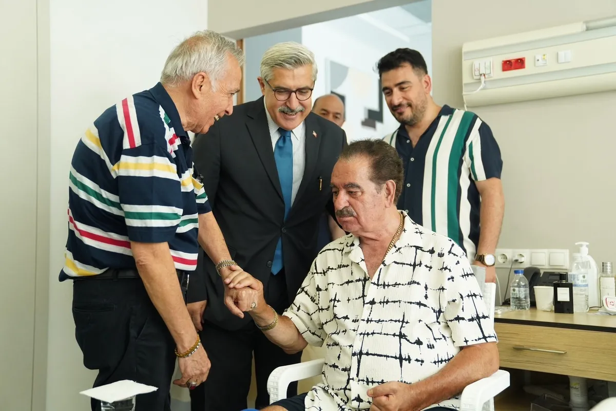 ibrahim-tatlisese-gecmis-olsun-ziyareti-ak-partili-yayman-son-durumu-paylasti-1782241126677.jpeg Başkan Erdoğan'ın selamı iletildi: AK Partili Yayman'dan İbrahim Tatlıses'e hastane ziyareti-3