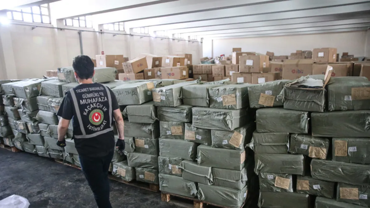 Mersin ve İstanbul limanlarında 730 bin parça kaçak eşya ele geçirildi