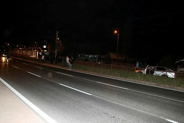 kayseride-bir-garip-kaza-otomobil-tramvay-yoluna-girdi-surucu-plakalari-sokerek-kacti-1669152896164.jpeg Kayseri'de bir garip kaza! Otomobil tramvay yoluna girdi, sürücü plakaları sökerek kaçtı-7