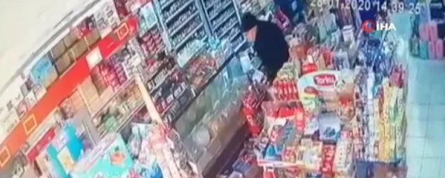 Manisada deprem anı kamerada