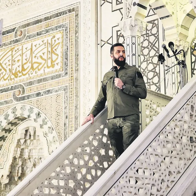 Emevi camii’nde halka seslendi