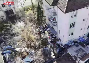 Böyle çöp ev görülmedi: 10 kamyon çöp çıkarttılar